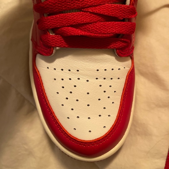 Women size 6 brand new Jordan air 1. - Picture 2 of 4
